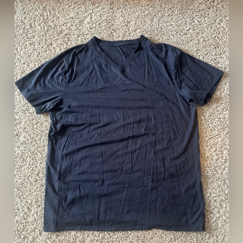 Lululemon Men’s Navy Blue V-Neck Tee Size Large